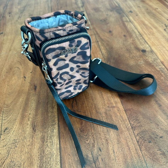 ☀️ AIMEE KESTENBERG Water Bottle Crossbody NWOT - Picture 4 of 11